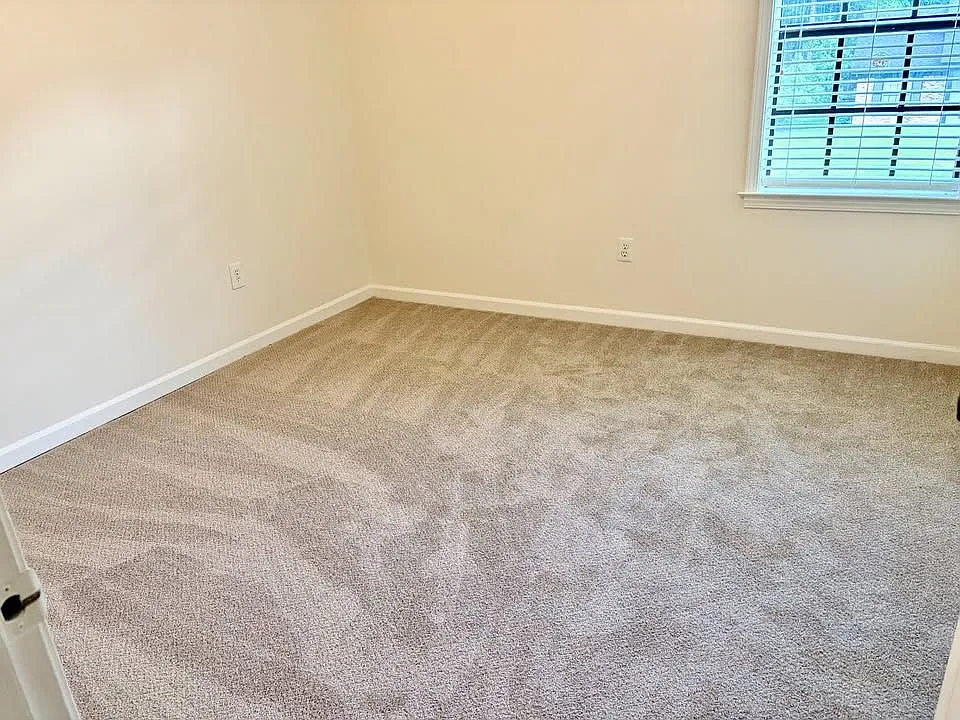 4 bed, 2.5 bath, 2059 sqft, $2,195 — Photo 3