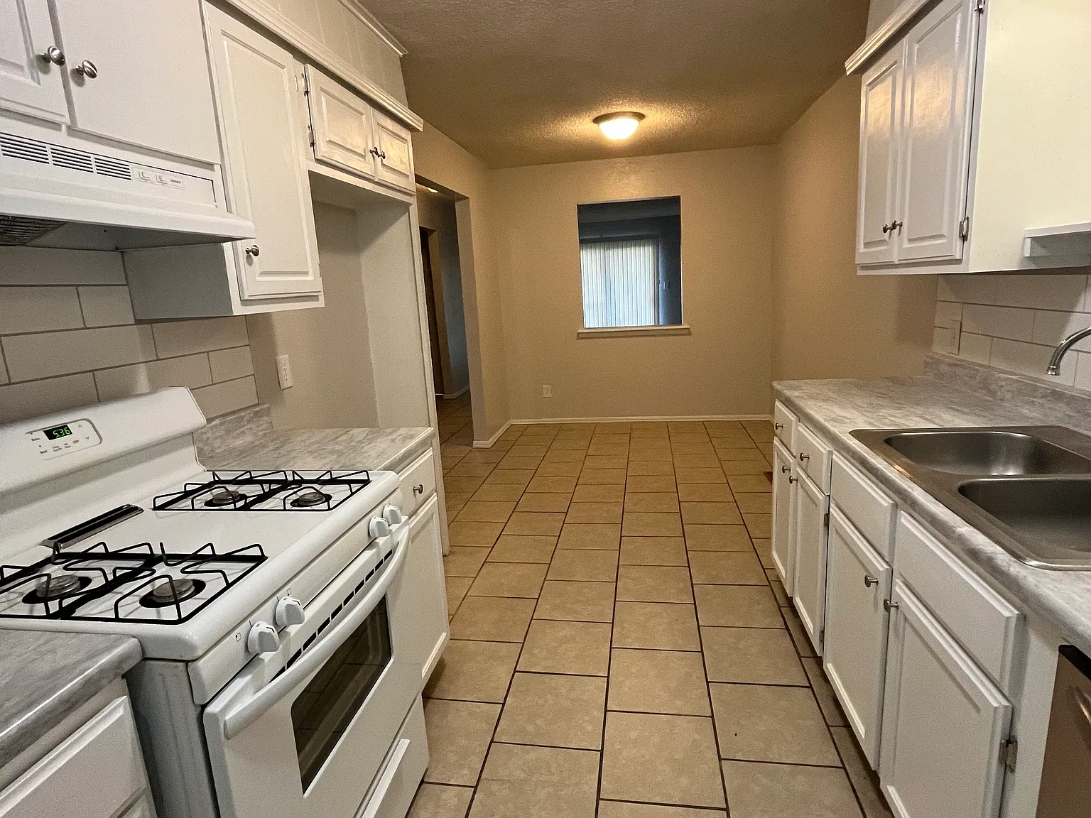 3 bed, 1000 sqft, $1,000 — Photo 2