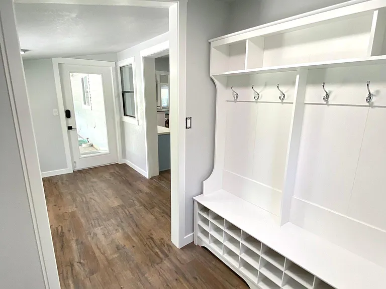 690 S Park Ave — Photo 33