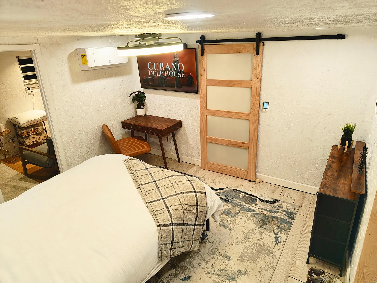 1 bed, 1.0 bath, 650 sqft, $1,395 — Photo 2