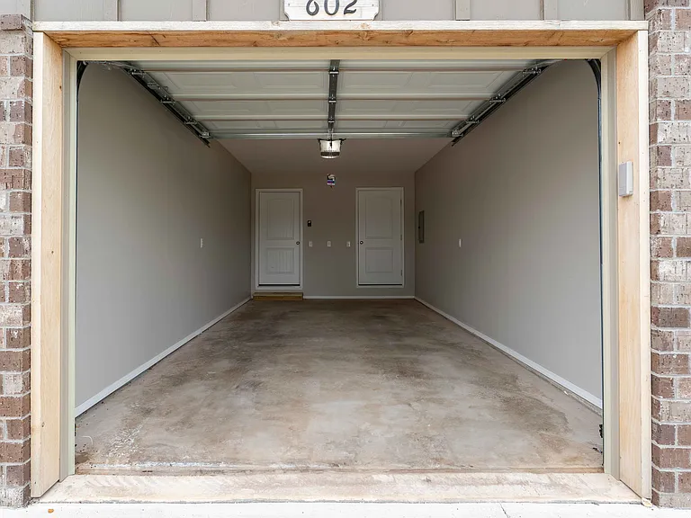 Oakwood Heights Townhomes — Photo 43