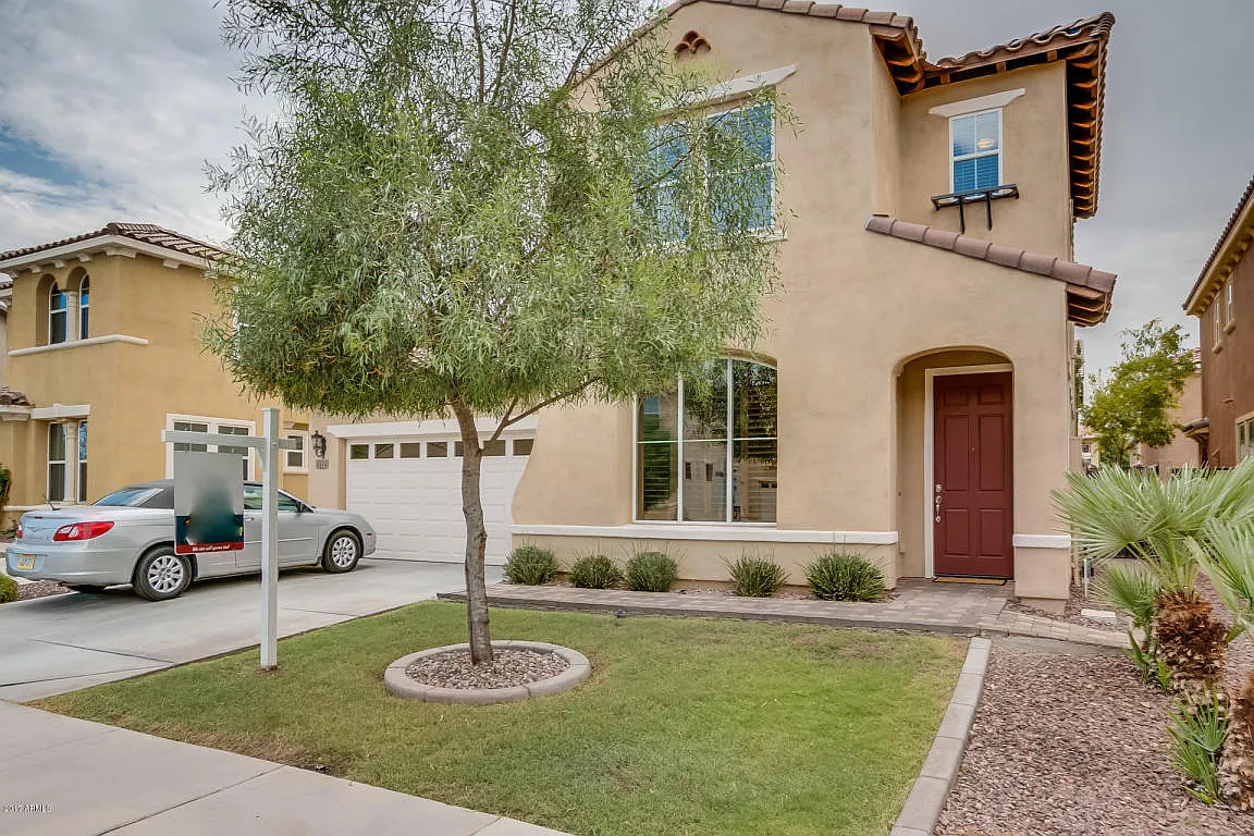 Great Location! Fabulous Move-In Ready 5 Bed /3 Bath Home In South Tempe — Photo 2