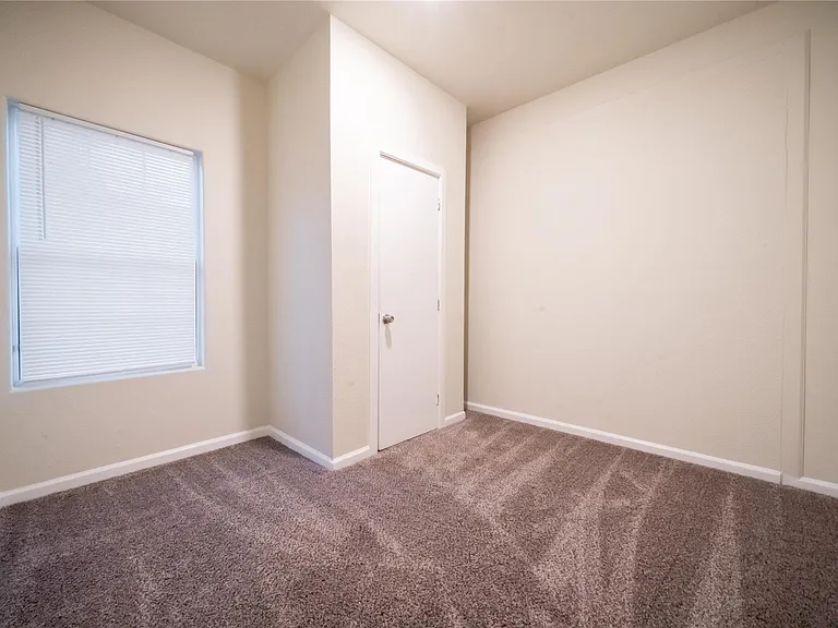 3239 Pine St — Photo 6
