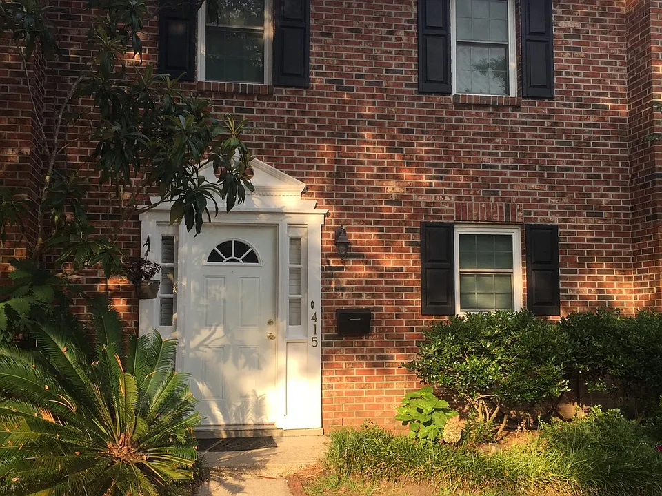 415 Carriage Ln