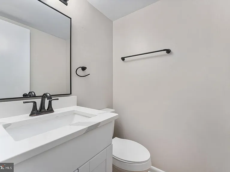 14843 Emberdale Dr — Photo 11