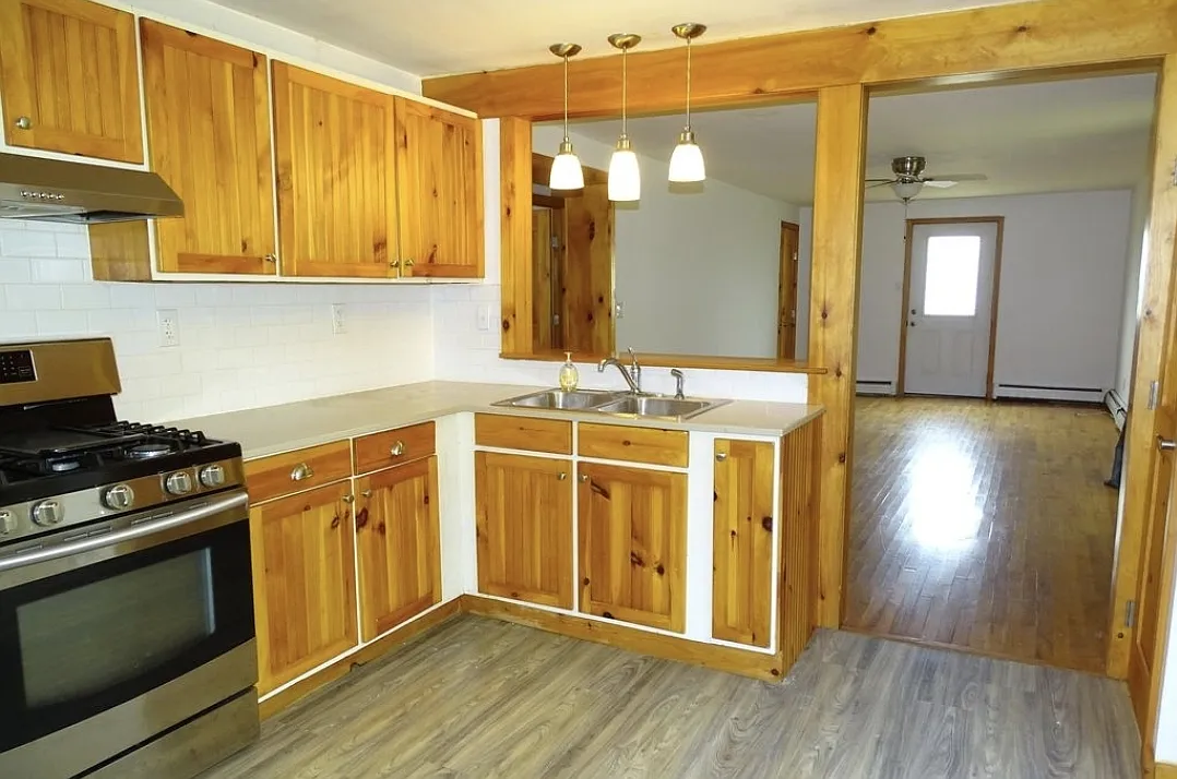 2 bed, 935 sqft, $1,600 — Photo 3