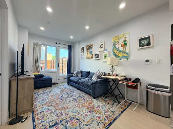455 Onderdonk Ave APT 2D, Ridgewood, NY 11385