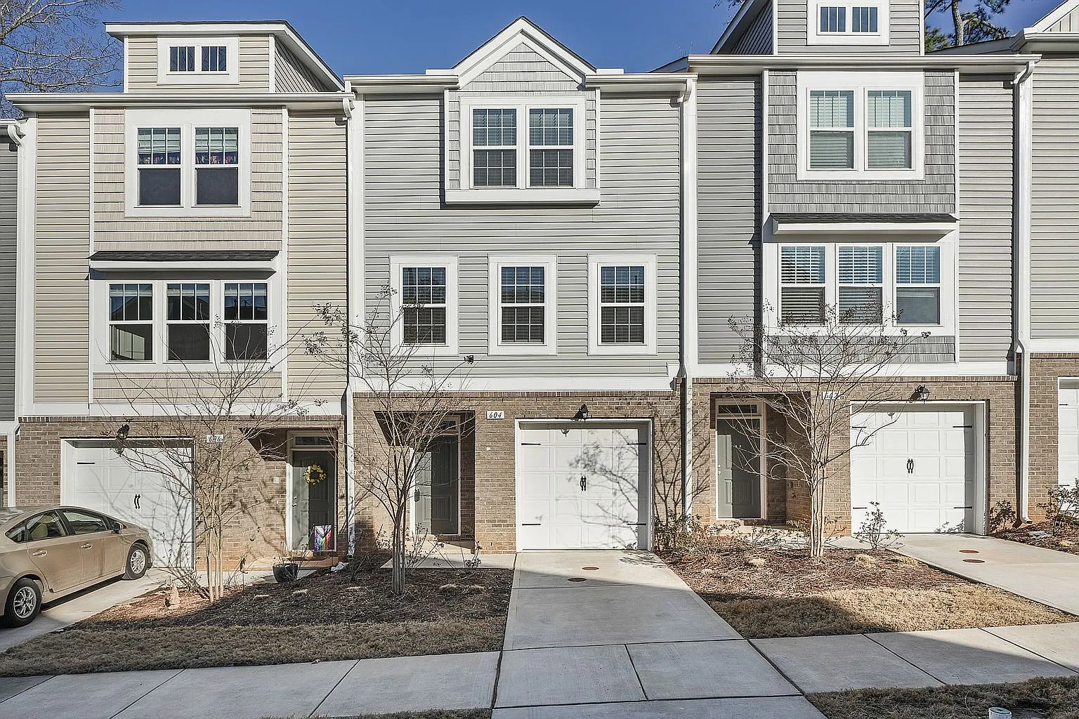 3 bed, 3.5 bath, 1834 sqft, $2,395 — Photo 1