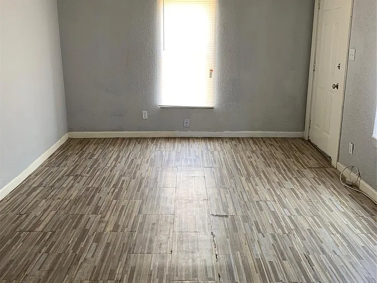 3116 Avenue L #1 — Photo 3