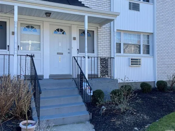 4008 Wilshire Lane #4008, Oakdale, NY 11769