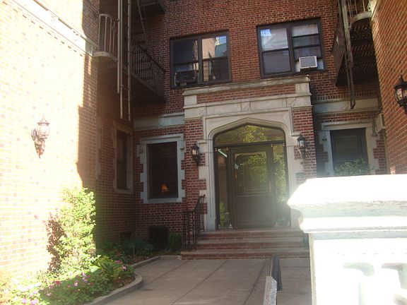 3rd image of 3553 82nd St APT 4H
