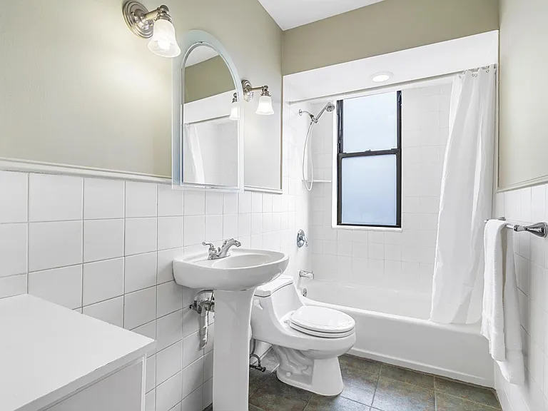 553 Undercliff Ave #16 — Photo 8