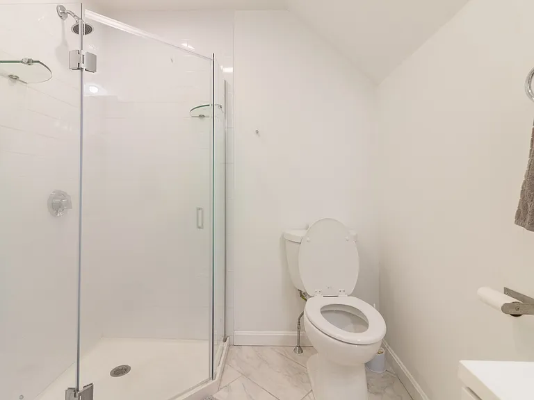 1057 Saratoga St #4 — Photo 7