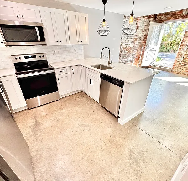 2712 E Leigh St — Photo 1