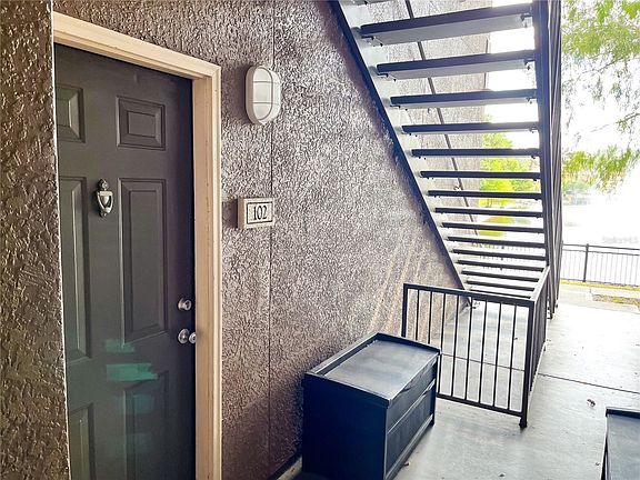 2nd image of 6137 Metrowest Blvd Unit 102