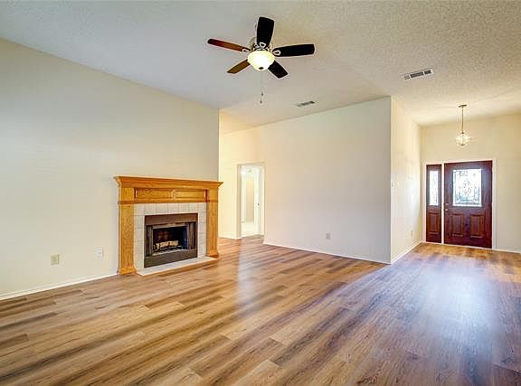 3rd image of 2141 Live Oak Dr