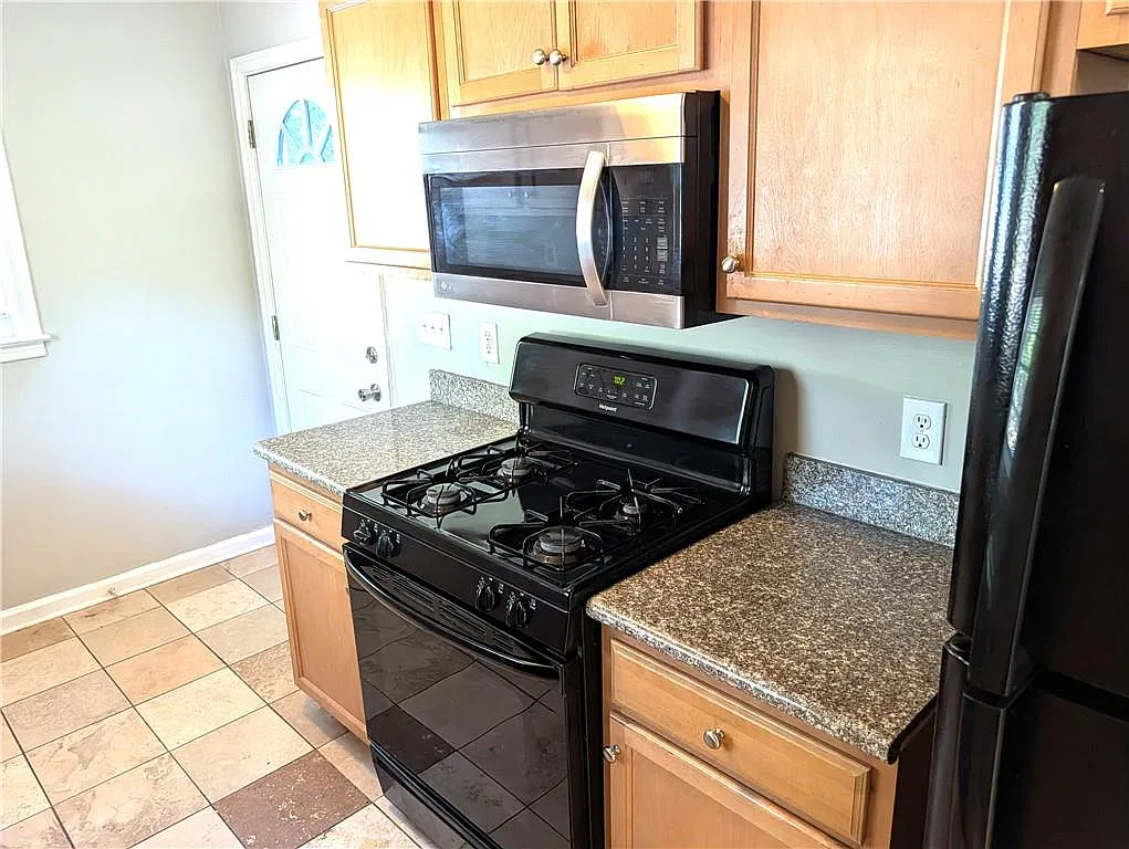 2 bed, 1.0 bath, 960 sqft, $1,400 — Photo 3