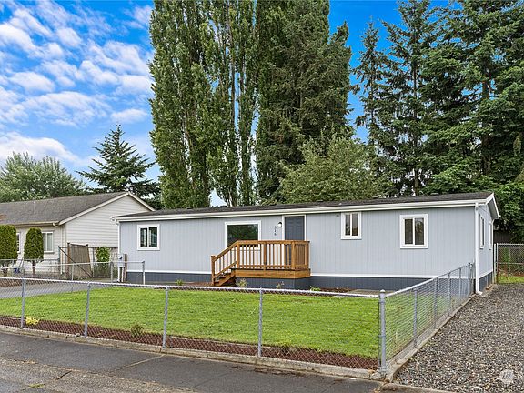 3rd image of 516 2nd Avenue NE