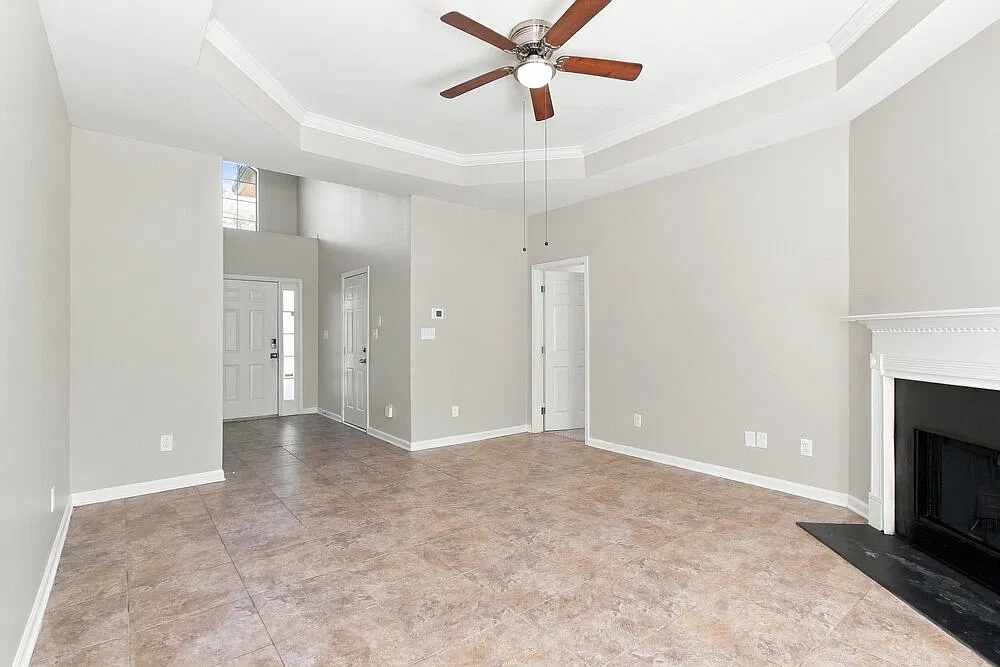 3 bed, 2.0 bath, 1160 sqft, $1,640 — Photo 4