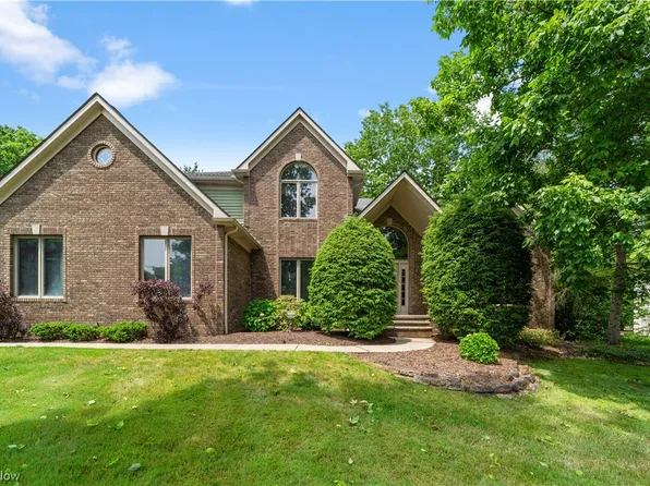 6096 Chagrin Highlands Dr, Solon, OH 44139