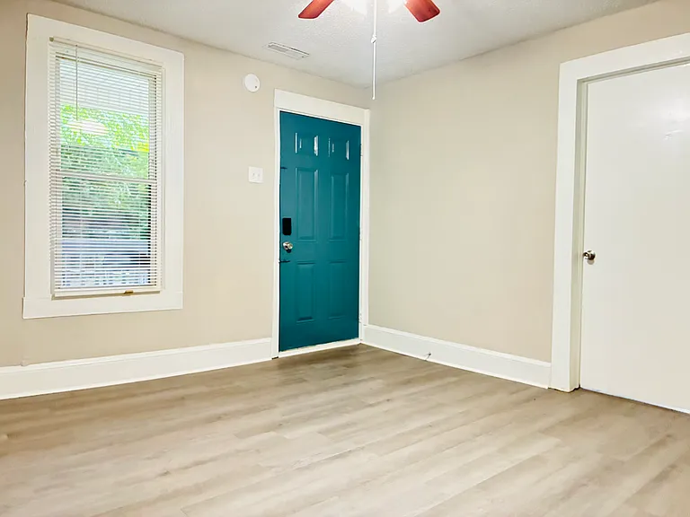 514 S Maple St — Photo 9