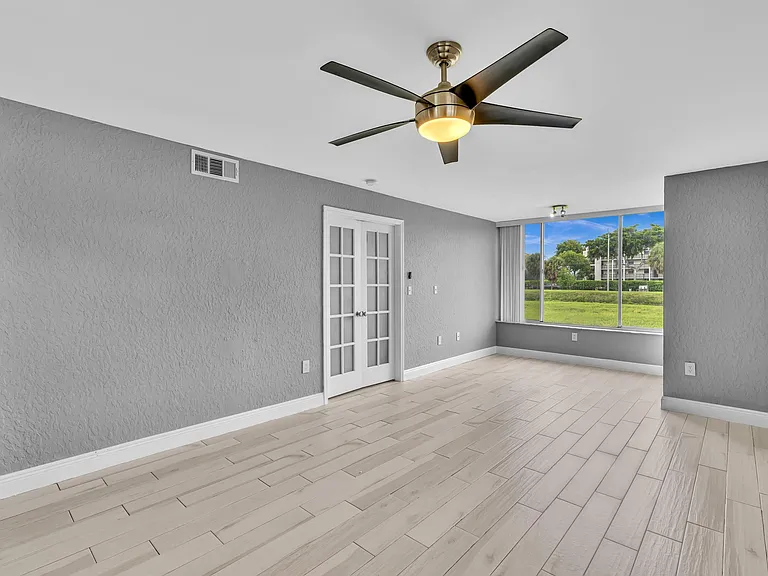 2851 N Oakland Forest Dr #111 — Photo 11