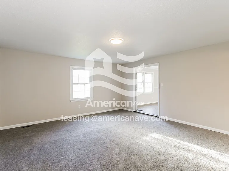 1571131_009_wm_-_main_bedroom_13256366.jpg