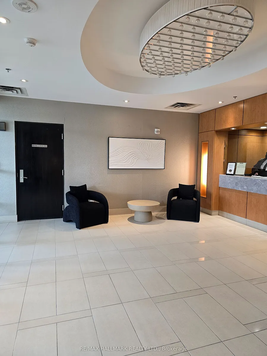 Building Photo - 840 Queens Plate Dr #812