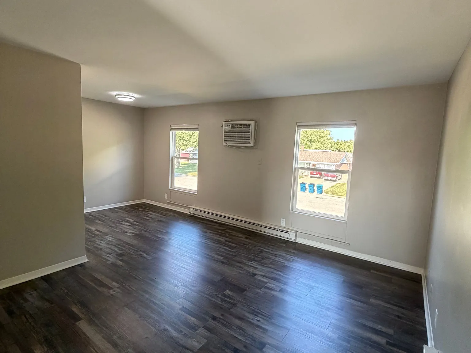 2 bed, 1.0 bath, $900 — Photo 3