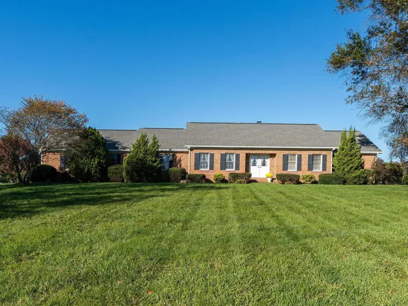 28 Windermere Dr, Waynesboro, VA 22980