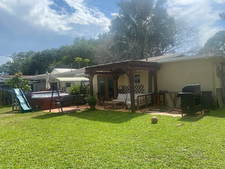 5040 SW 94th Way — Photo 5
