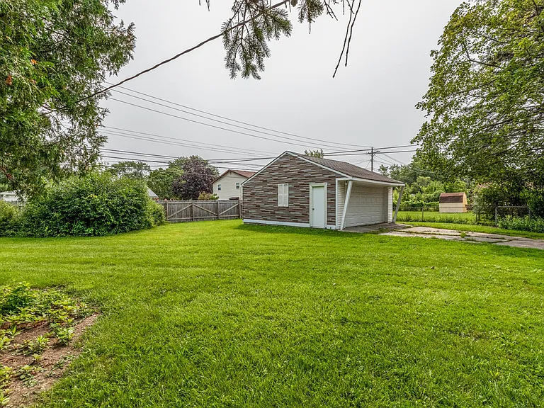 28550 Pierce St — Photo 16