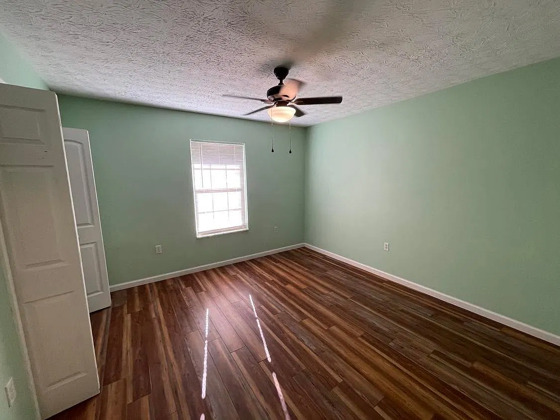2 bed, 1100 sqft, $1,300 — Photo 4