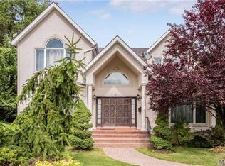 33 Radnor Rd, Great Neck, NY 11023