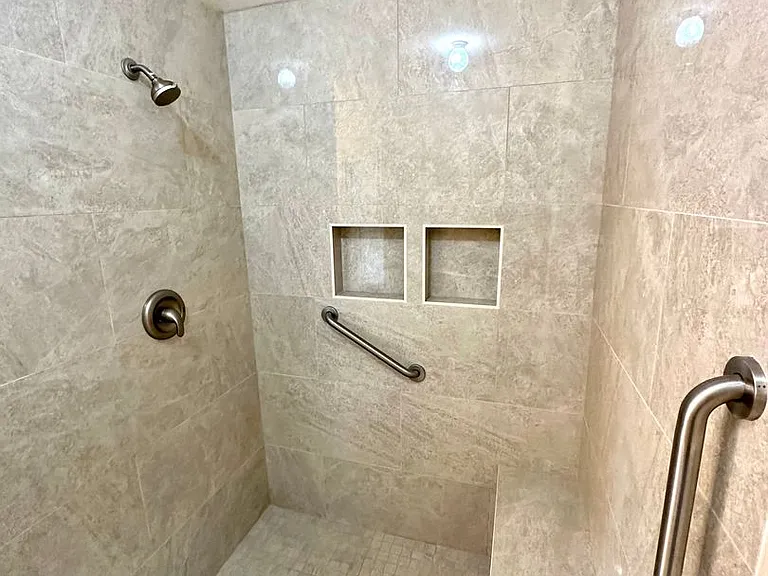 221 Creekwood Dr — Photo 9