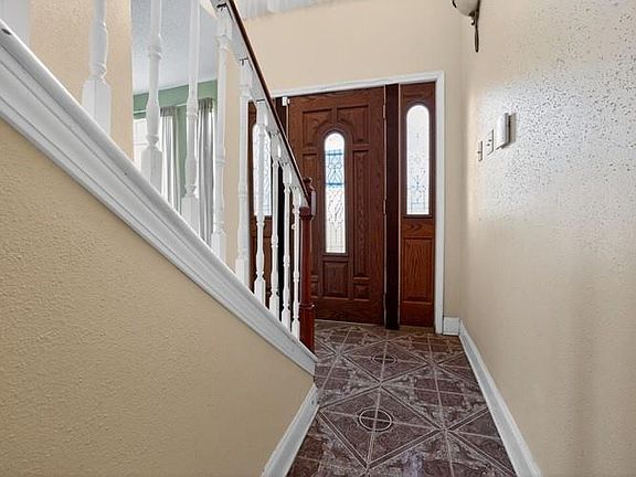4th image of 5680 New England Dr