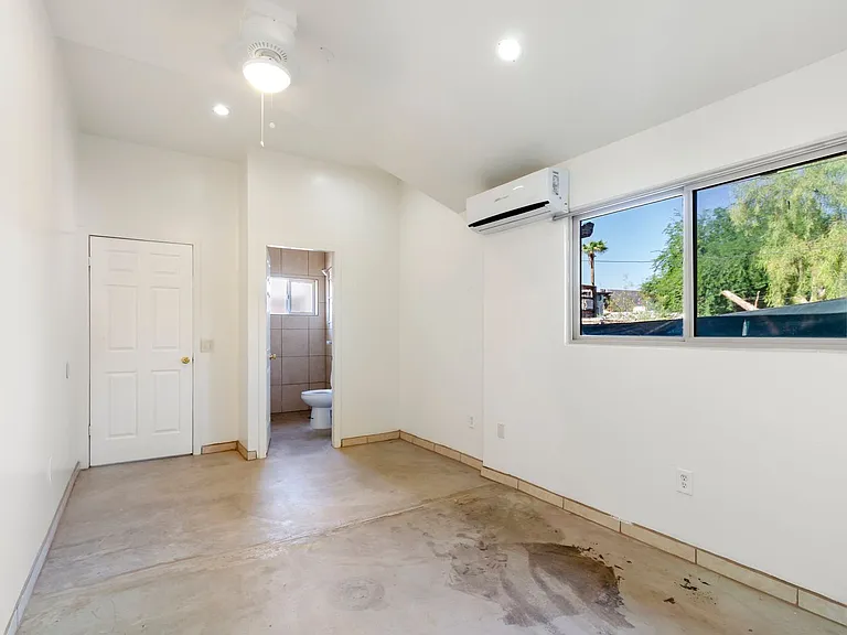1541 E Mabel St — Photo 8