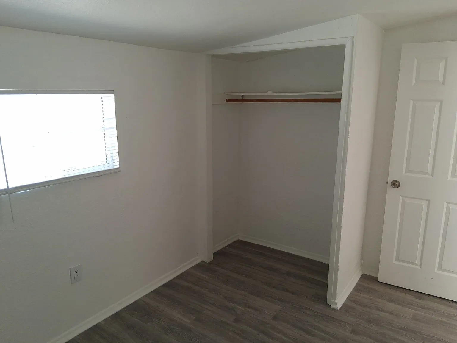 QC: W Lincoln St 220 - 3 — Photo 4