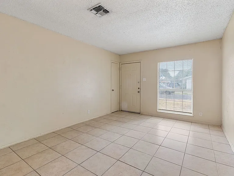 1523 Noble Oak Dr — Photo 6