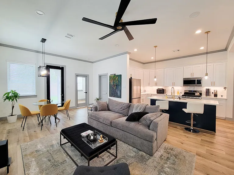 6520 Couch St — Photo 6