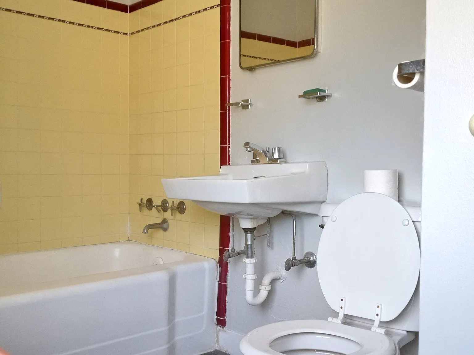 Studio, 300 sqft, $995 — Photo 4