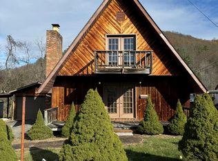 114 Jones St, Madison, WV 25130