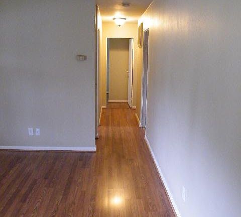 4th image of 718 W Holly Ave