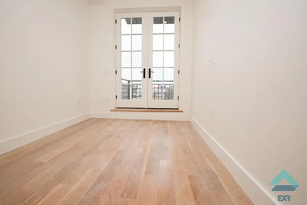 Rented by EXR | media 29