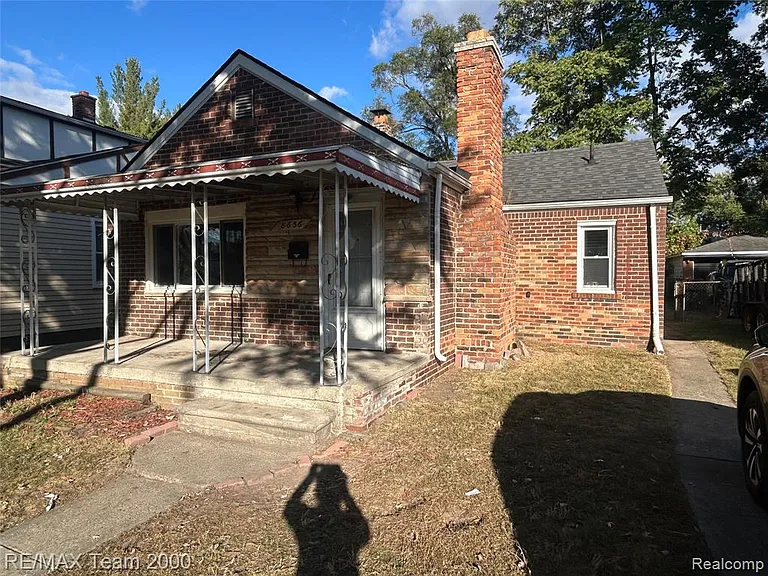 8656 Nightingale Ave — Photo 1