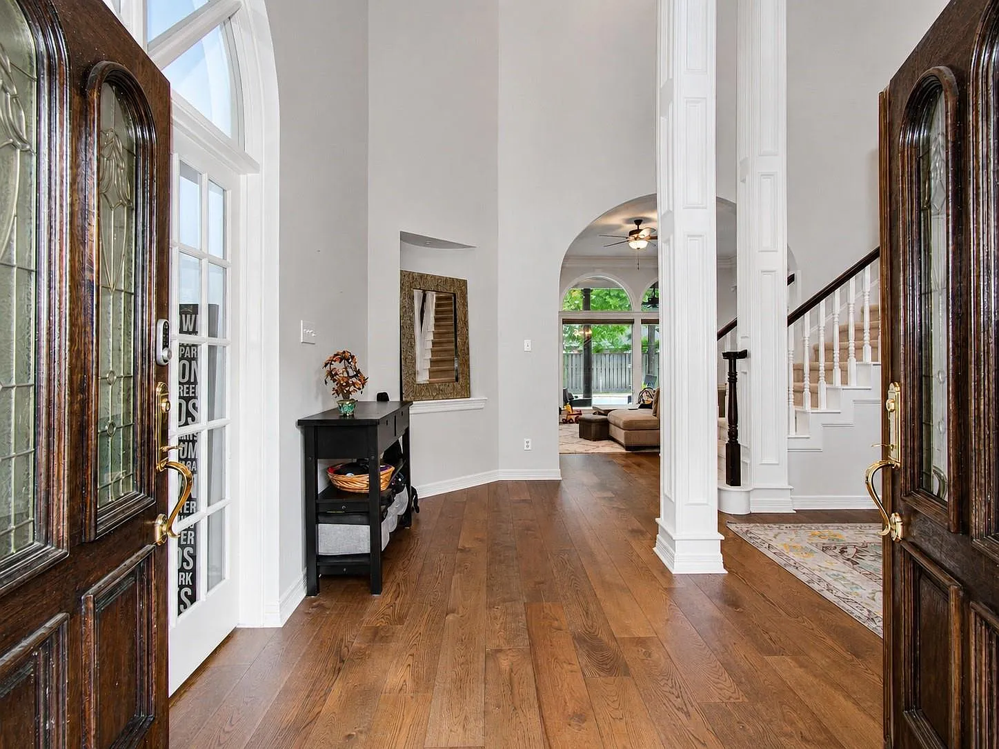 5 bed, 3.5 bath, 3886 sqft, $5,000 — Photo 2