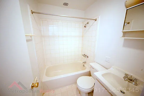 Rented by Metropolitan Realty | media 10