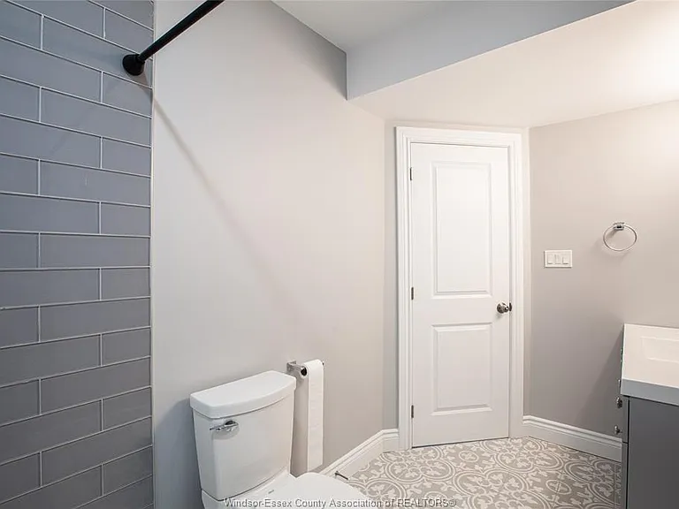 1256 Saint Paul Ave — Photo 13