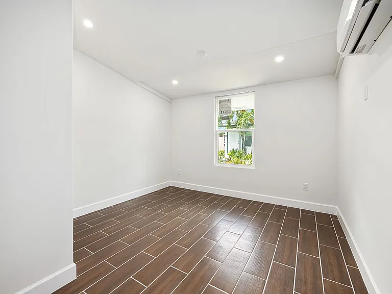 Australian Pines Apartments — Photo 48