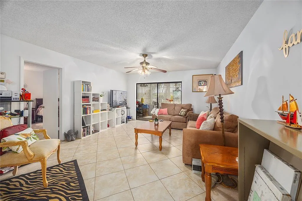 Topaz South — Photo 2